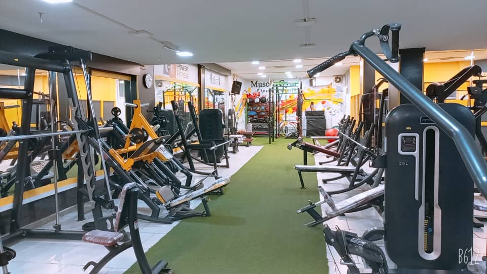 دستگاه بدنسازی یا دمبل و هالتر ؟